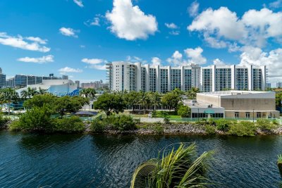 Comprar apartamento en Aventura Marina II 516