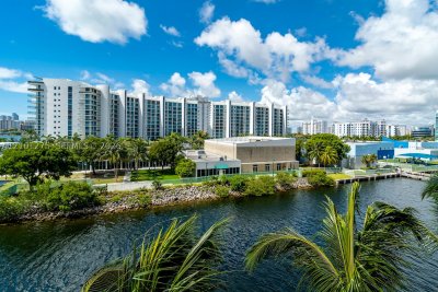Comprar apartamento en Aventura Marina II 516
