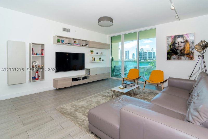 Condo for sale at Aventura Marina II 516