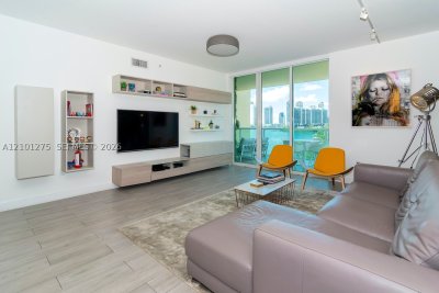 Comprar apartamento en Aventura Marina II 516