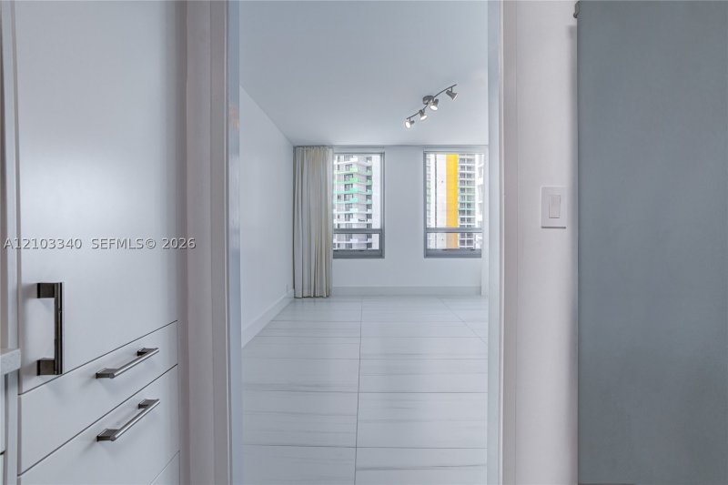 Aluguel de apartamento no The Palace C1008