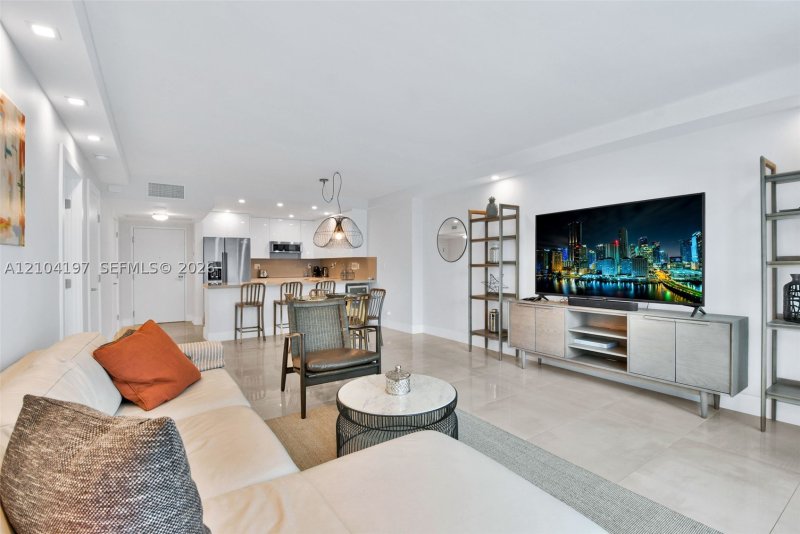 Comprar apartamento no Roney Palace 303