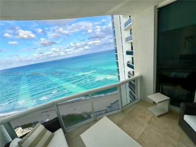 Aluguel de apartamento no Trump Tower Two 1804