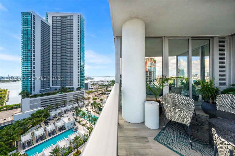 Comprar apartamento no Paramount Miami WorldCenter 1901