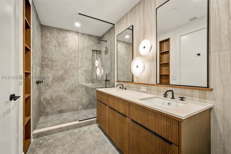 Condo for sale at 2200 Brickell GV14