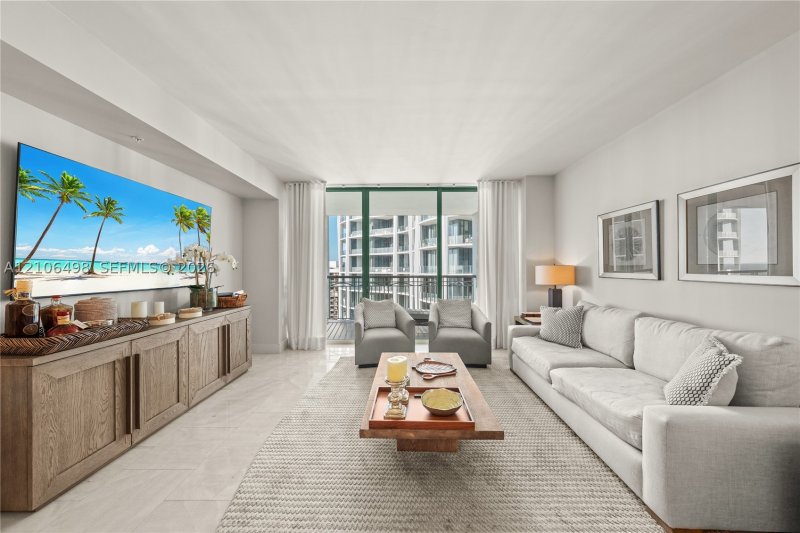 Comprar apartamento no Ritz Carlton Coconut Grove 1804
