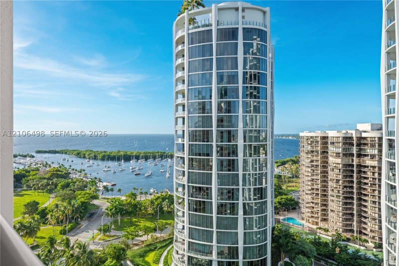 Comprar apartamento no Ritz Carlton Coconut Grove 1804