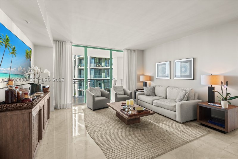 Comprar apartamento no Ritz Carlton Coconut Grove 1804