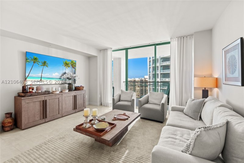 Comprar apartamento no Ritz Carlton Coconut Grove 1804