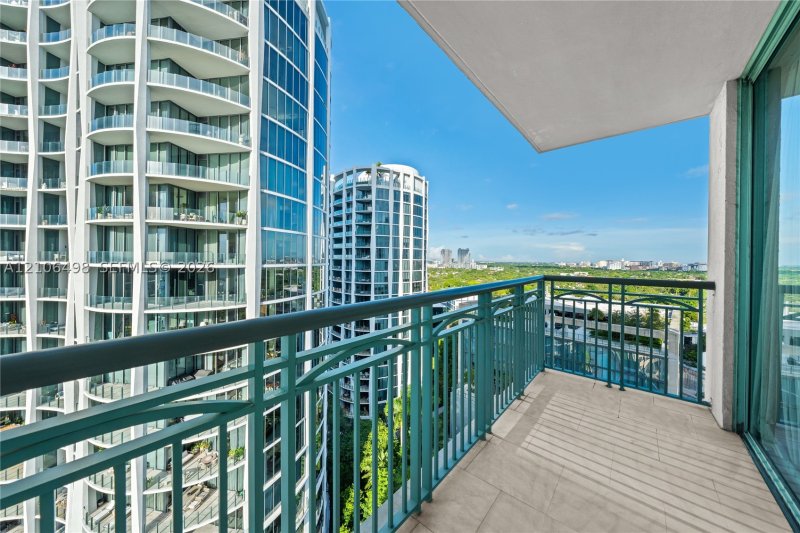 Comprar apartamento no Ritz Carlton Coconut Grove 1804