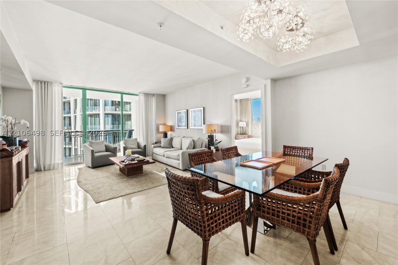 Comprar apartamento no Ritz Carlton Coconut Grove 1804