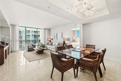 Comprar apartamento no Ritz Carlton Coconut Grove 1804