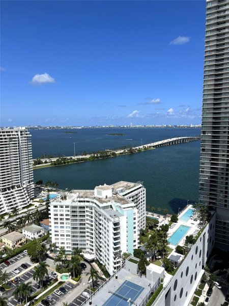 Apartment for rent at Paraiso Bayviews 2701