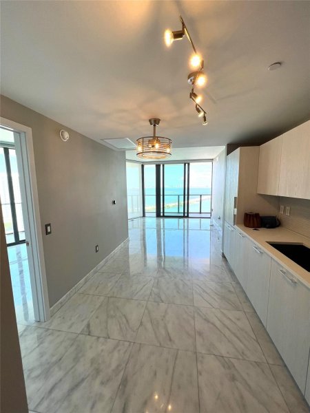 Apartment for rent at Paraiso Bayviews 2701