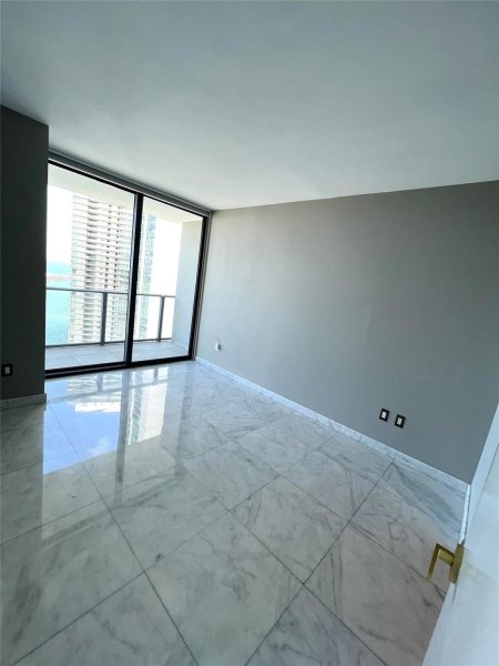 Apartment for rent at Paraiso Bayviews 2701