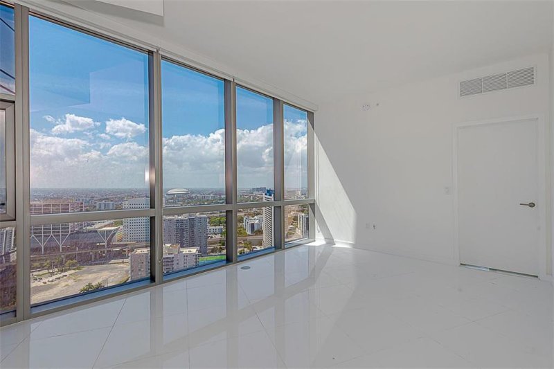 Aluguel de apartamento no Paramount Miami WorldCenter 2402