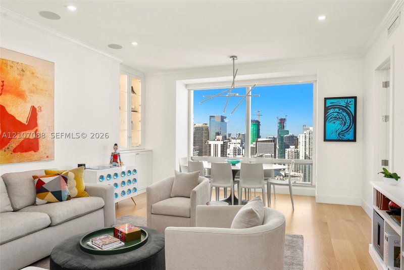 Comprar apartamento no Four Seasons Millenium Tower I 51D