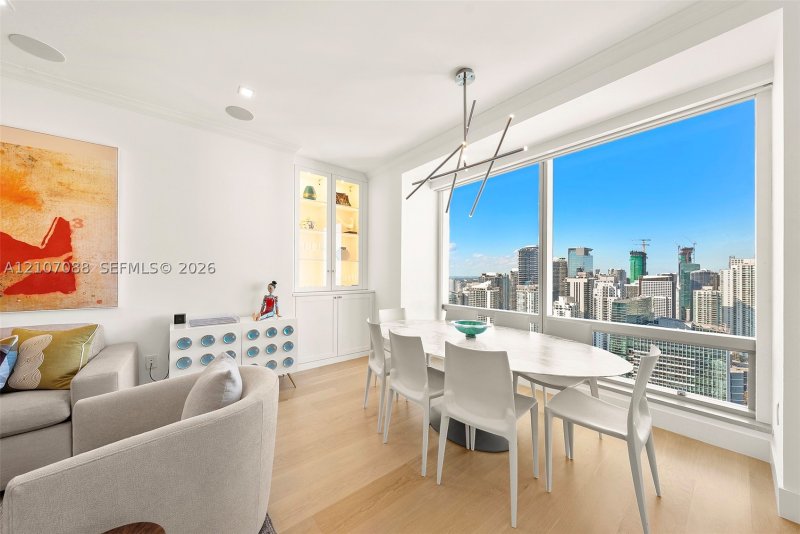 Comprar apartamento no Four Seasons Millenium Tower I 51D