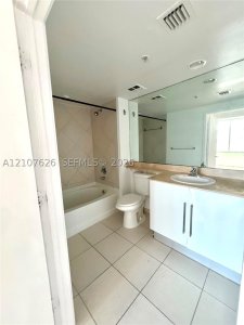 Comprar apartamento no One Miami East Tower 1116