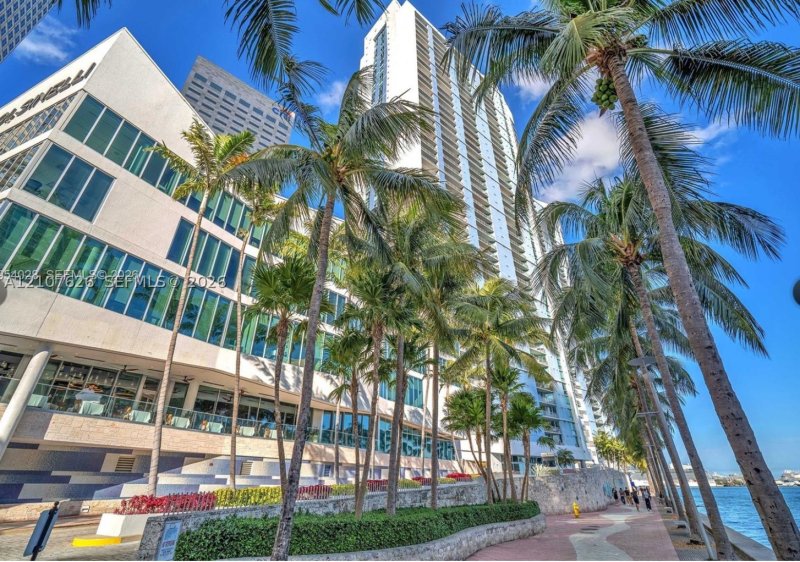 Comprar apartamento no One Miami East Tower 1116