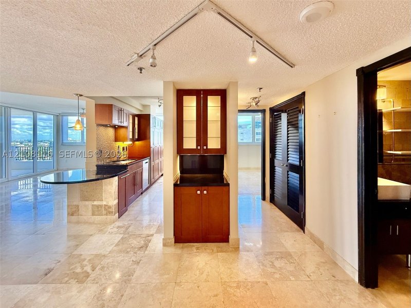 Apartment for rent at Florida Tower 1403