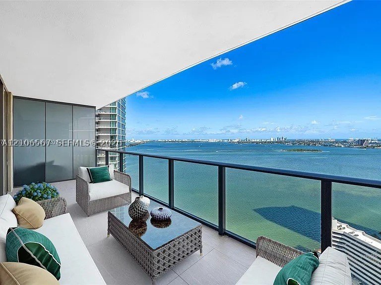 Apartment for rent at Paraiso Bay Miami 3003