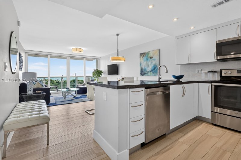 Condo for sale at Arlen House 710