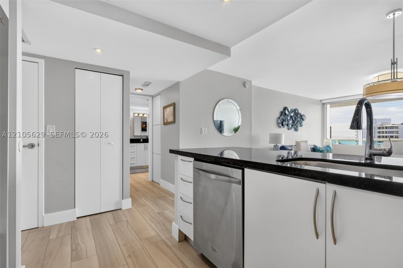 Condo for sale at Arlen House 710