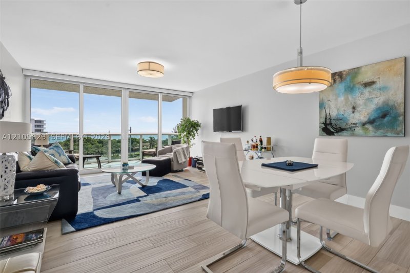 Condo for sale at Arlen House 710