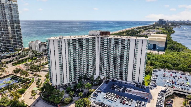 Condo for sale at Arlen House 710