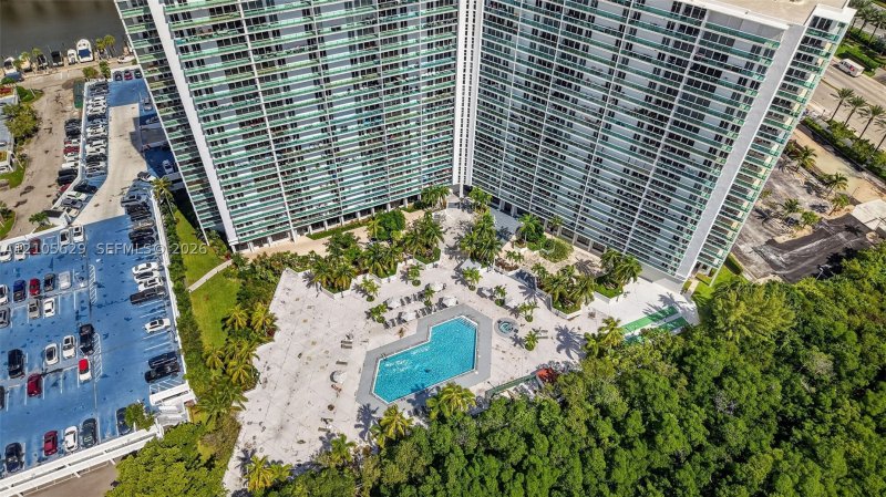 Condo for sale at Arlen House 710