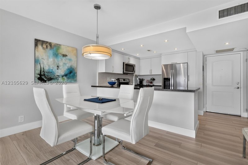 Condo for sale at Arlen House 710