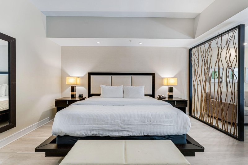 Condo for sale at The Blue Doral 807