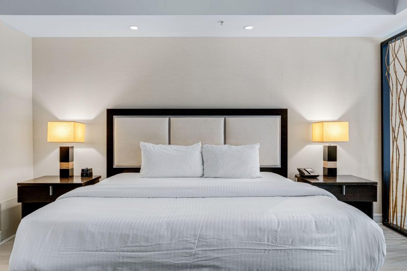 Condo for sale at The Blue Doral 807