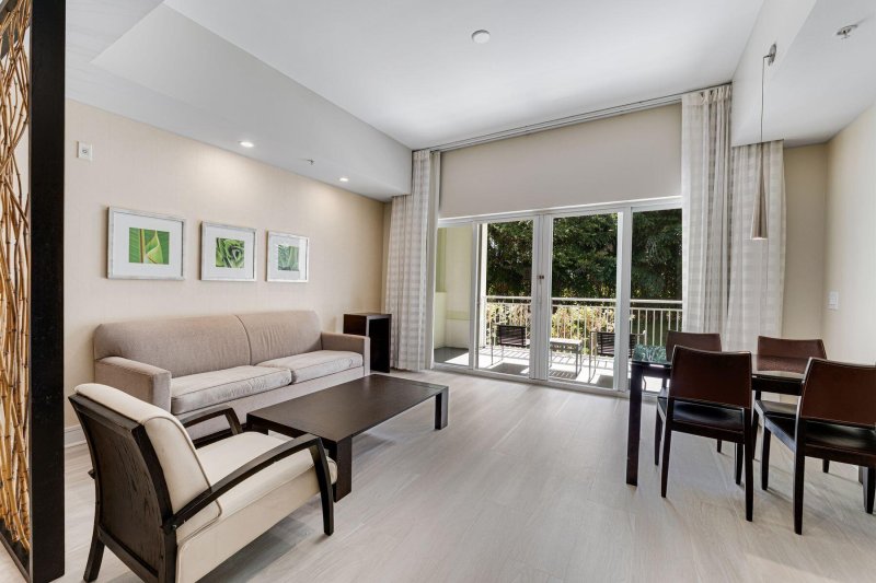 Condo for sale at The Blue Doral 807