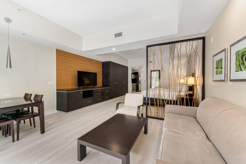 Condo for sale at The Blue Doral 807