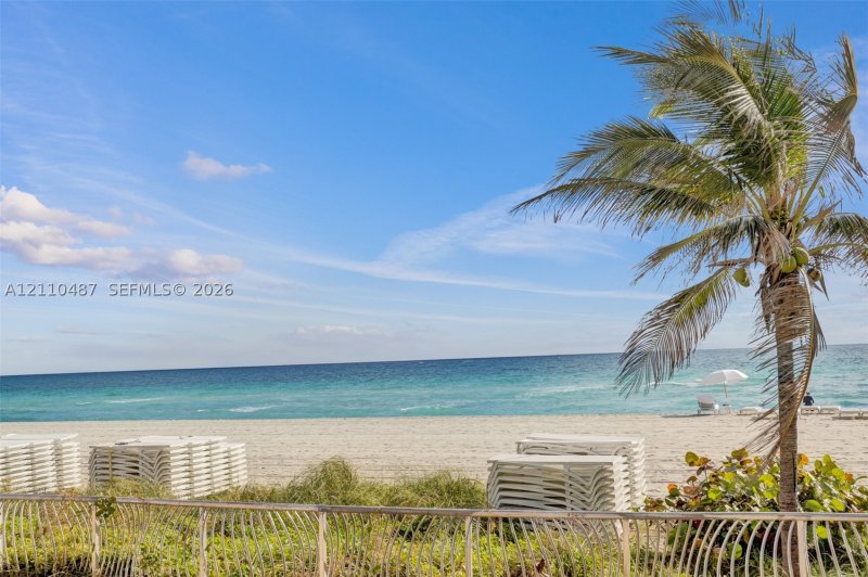 Condo for sale at Trump Royale 3402