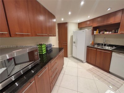 Comprar apartamento no Four Ambassadors 1265