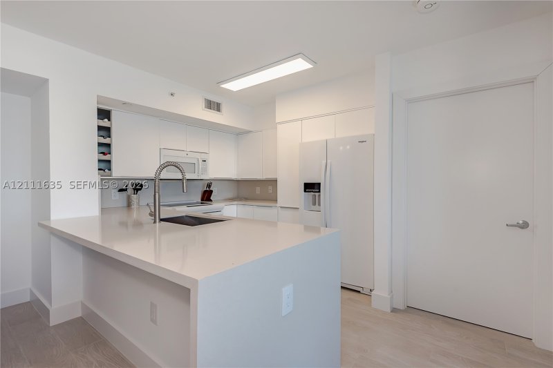 Comprar apartamento no Yacht Club at Portofino 2410