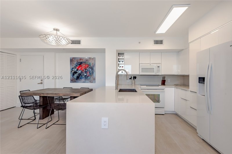 Comprar apartamento no Yacht Club at Portofino 2410