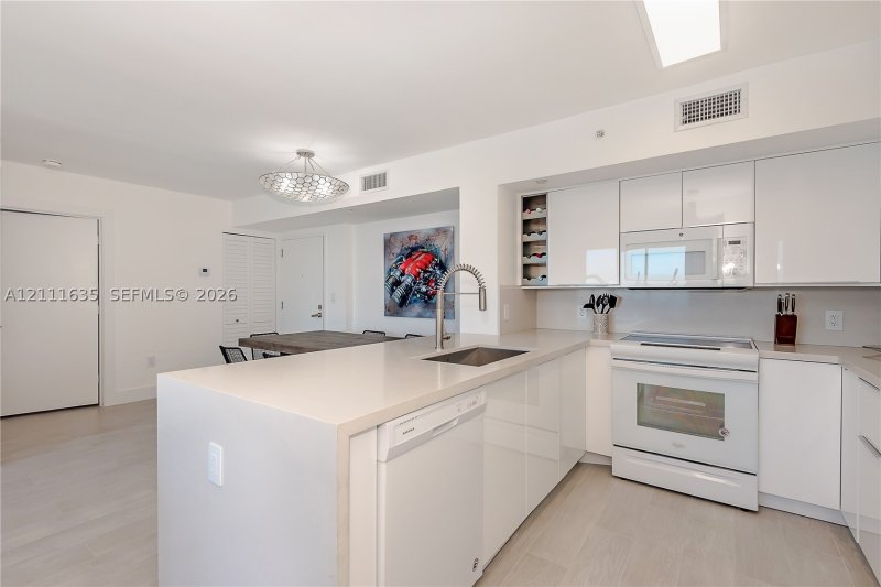 Comprar apartamento no Yacht Club at Portofino 2410