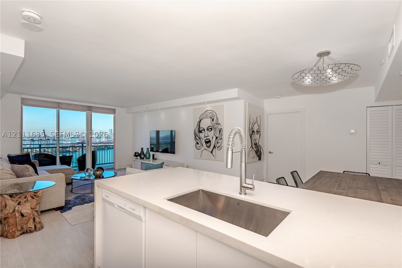 Comprar apartamento no Yacht Club at Portofino 2410