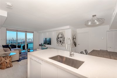 Comprar apartamento no Yacht Club at Portofino 2410