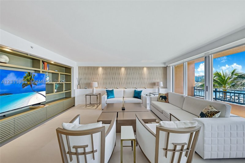 Comprar apartamento no Yacht Club at Portofino TH-8