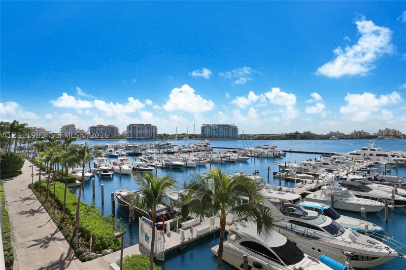 Comprar apartamento no Yacht Club at Portofino TH-8