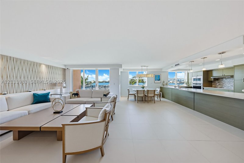 Comprar apartamento no Yacht Club at Portofino TH-8