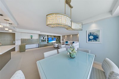 Comprar apartamento no Yacht Club at Portofino TH-8