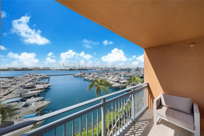 Comprar apartamento no Yacht Club at Portofino TH-8