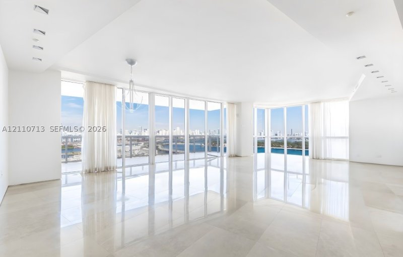 Condo for sale at Murano Grande 2101