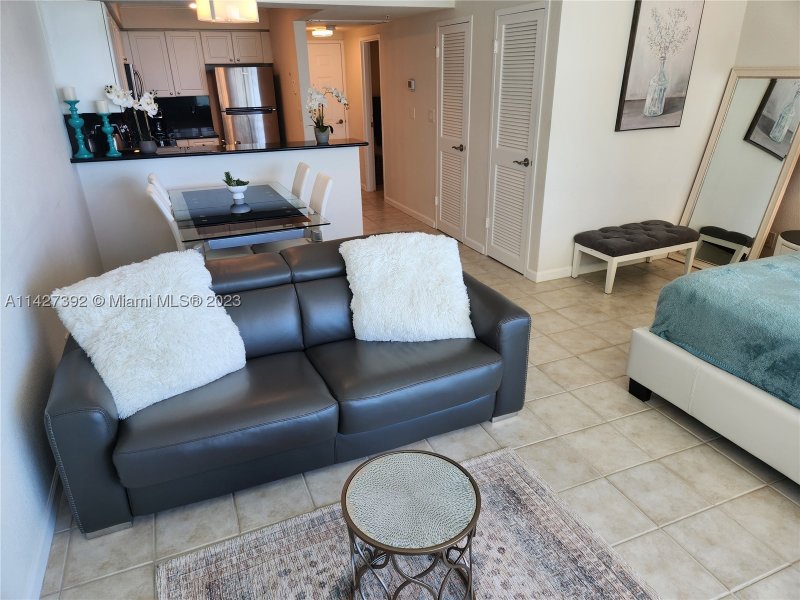 Alquiler de apartamento en The Wave Condo 512